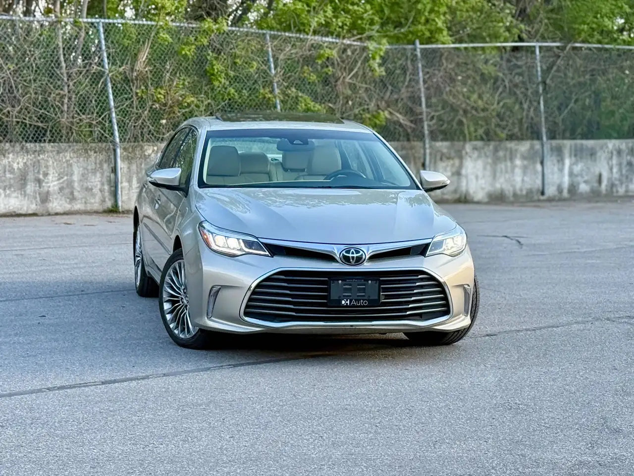 Toyota Avalon снимка Toyota Avalon