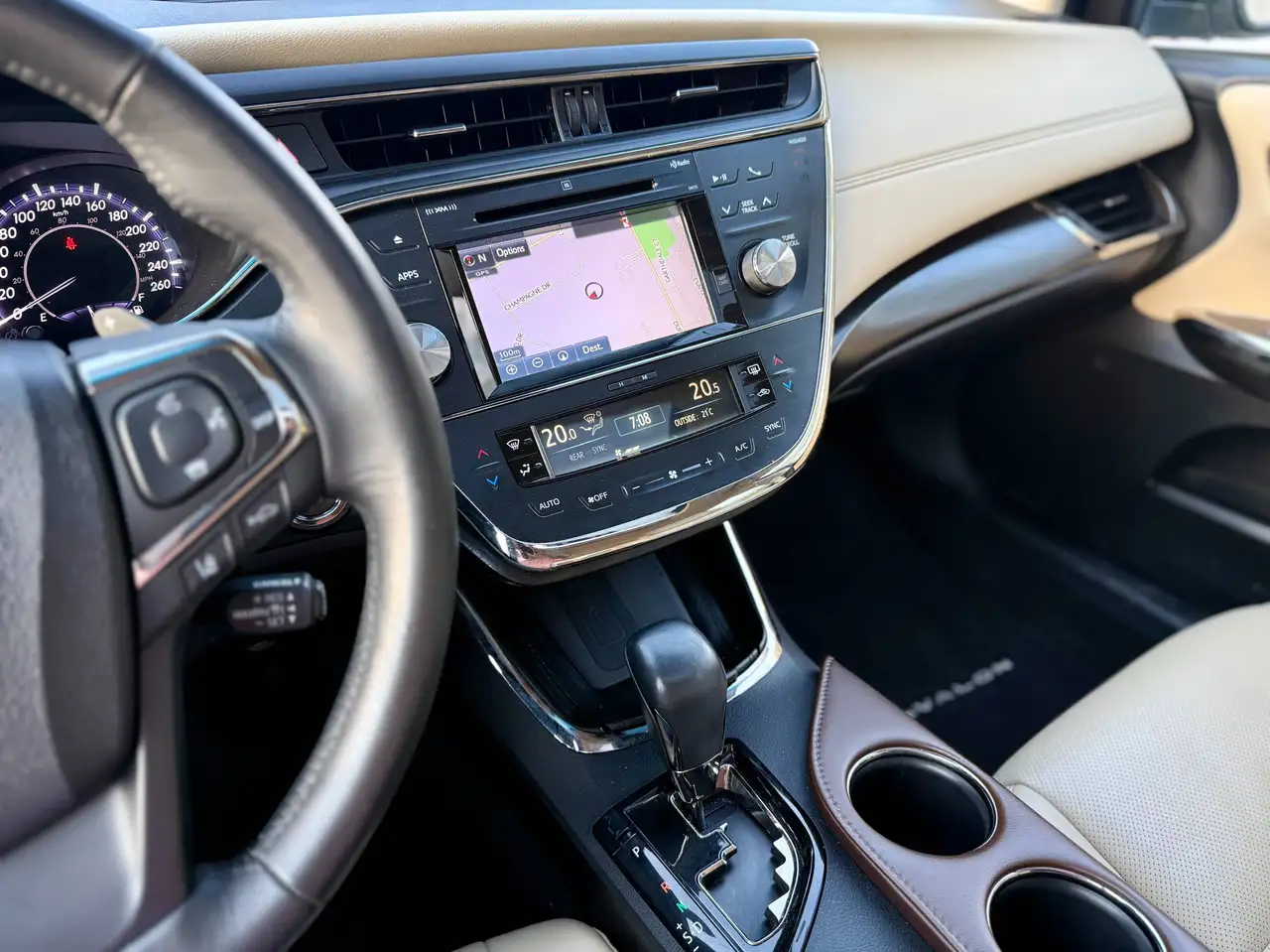 Toyota Avalon снимка Toyota Avalon