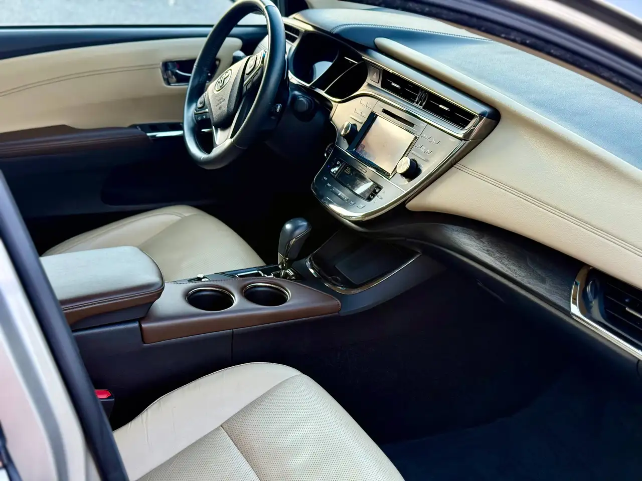 Toyota Avalon снимка Toyota Avalon