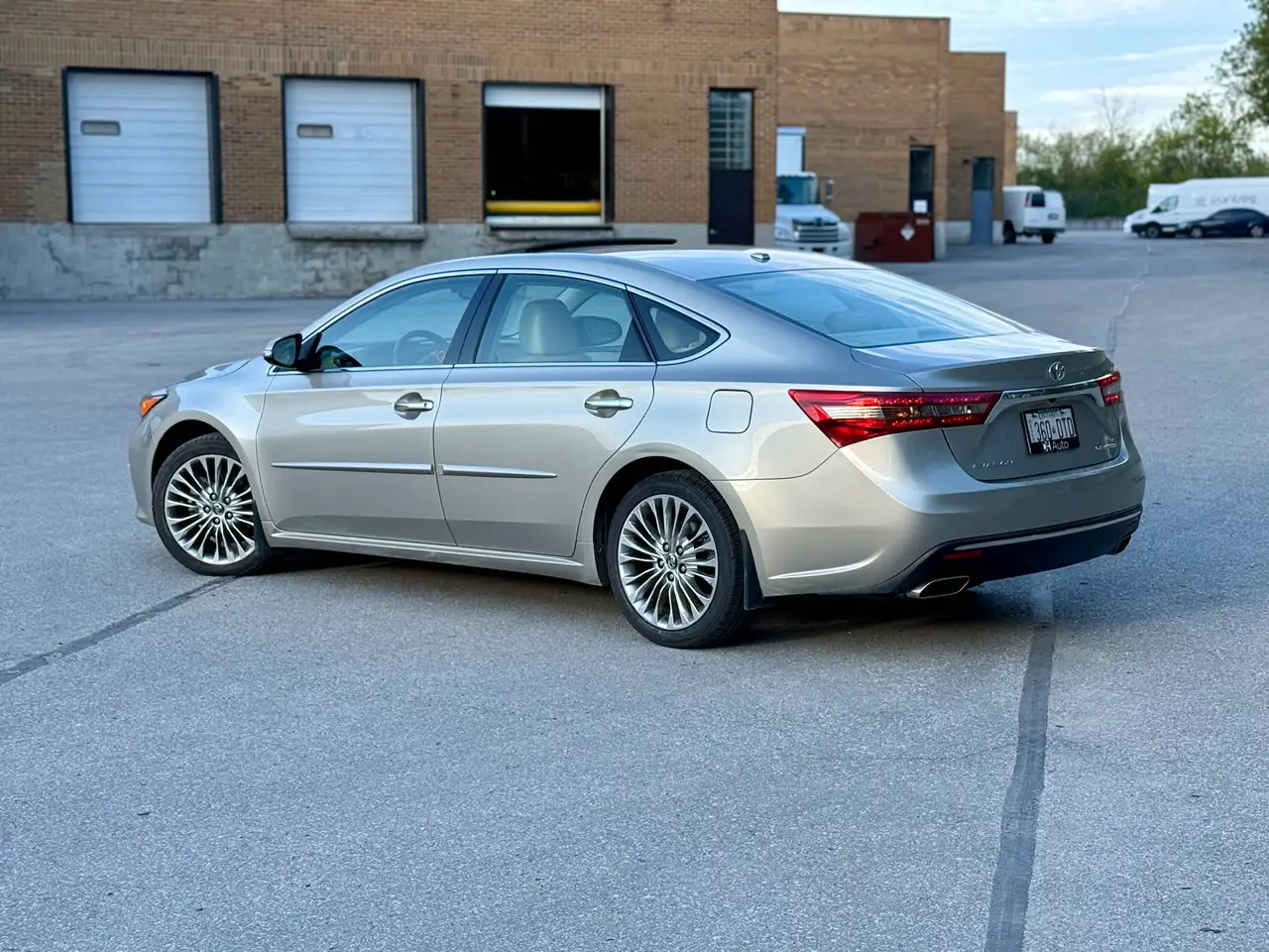 Toyota Avalon снимка Toyota Avalon
