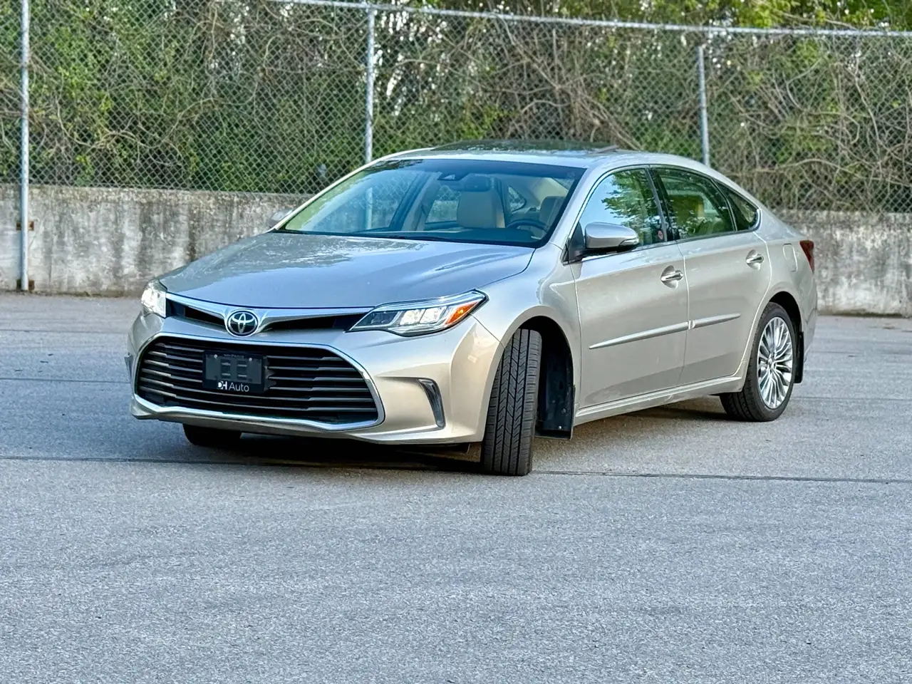 Toyota Avalon снимка Toyota Avalon