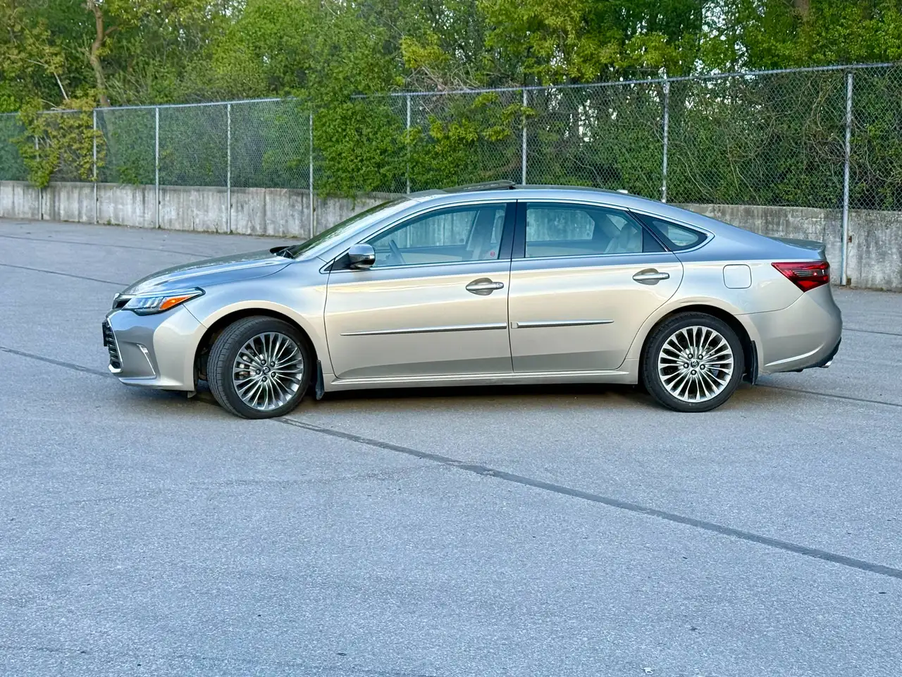 Toyota Avalon снимка Toyota Avalon
