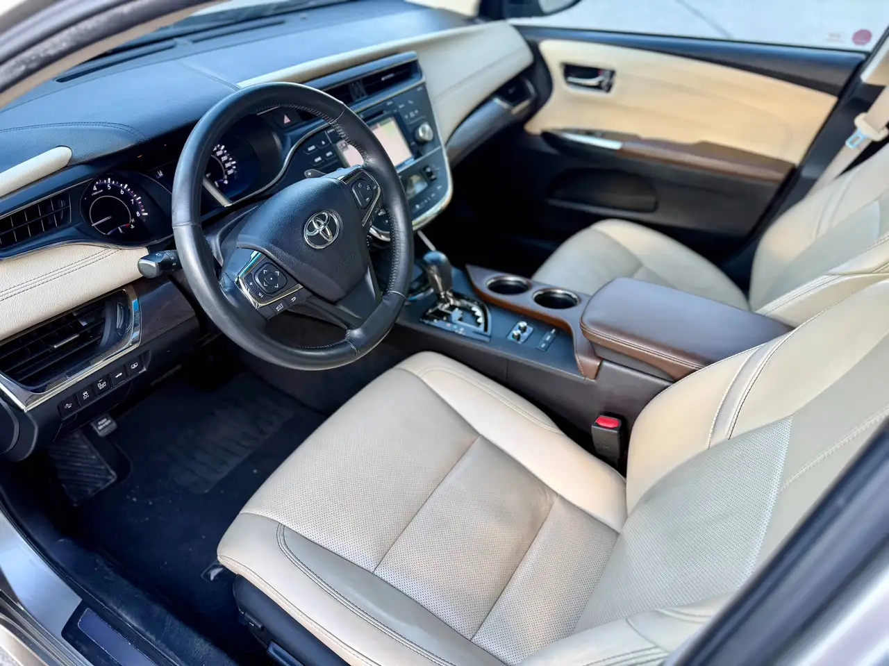 Toyota Avalon снимка Toyota Avalon