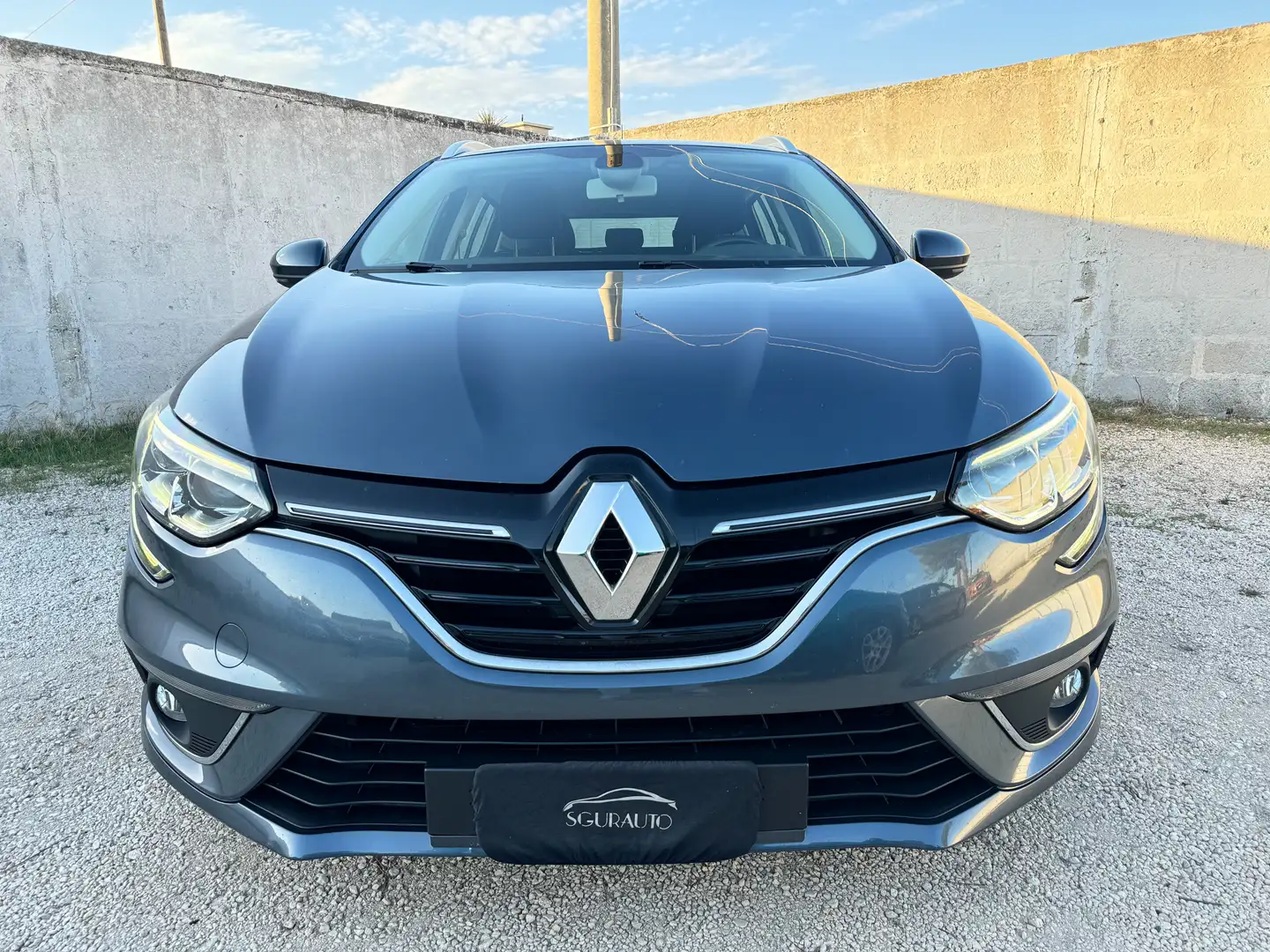 Renault Megane SPORTER 1.5 BLUE DCI 115CV BUSINESS 2020 Grijs - 2