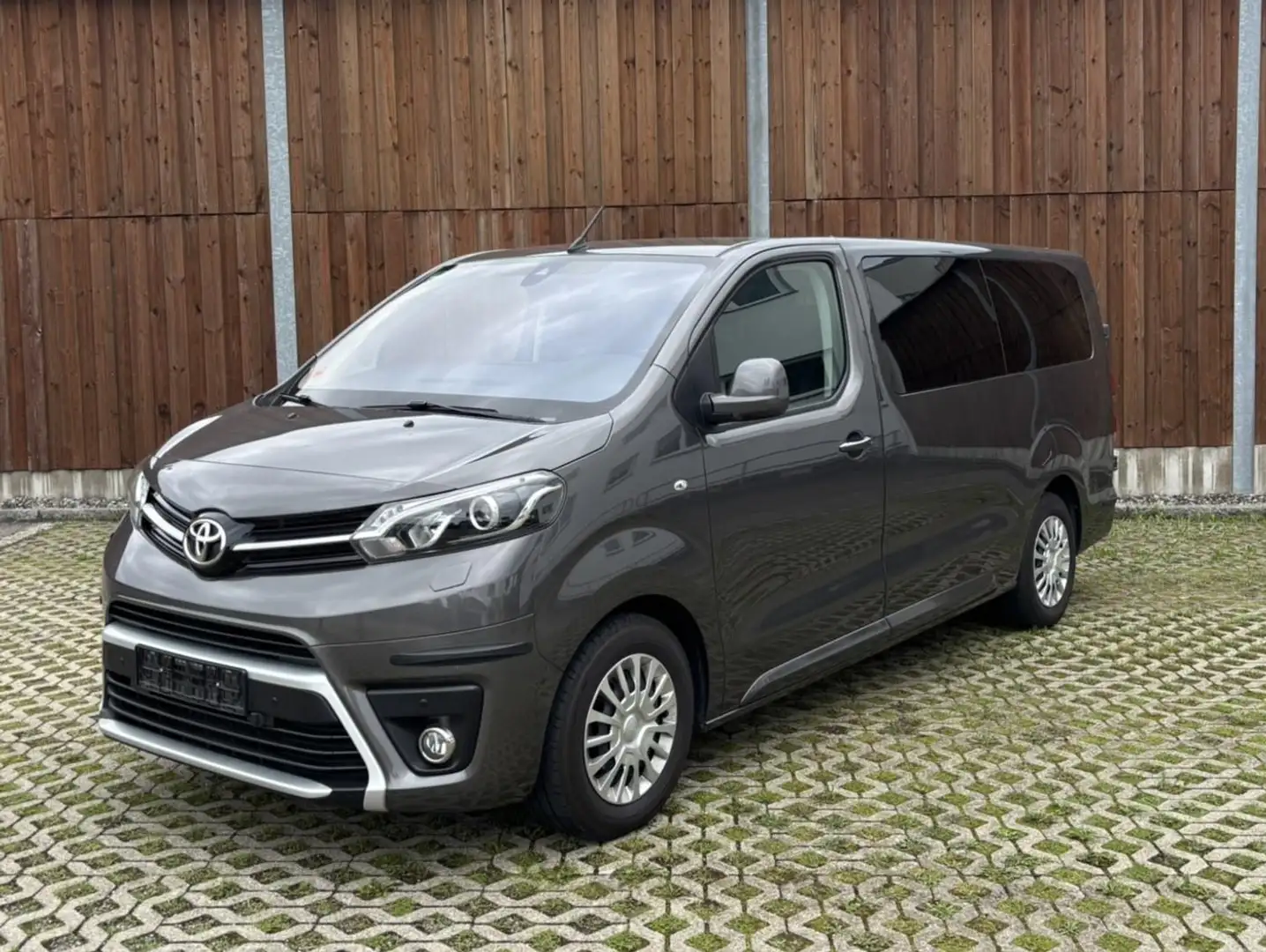 Toyota Proace L2 *Standheizung*8-fach*9-Sitzer* Grau - 1