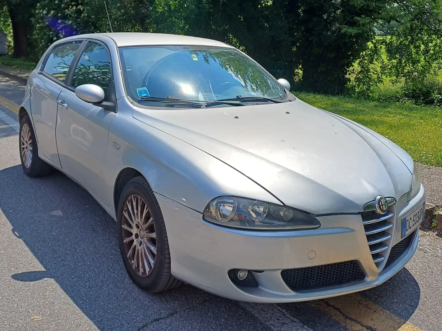Alfa Romeo 147 1900 jtd Distinctive Grigio - 1