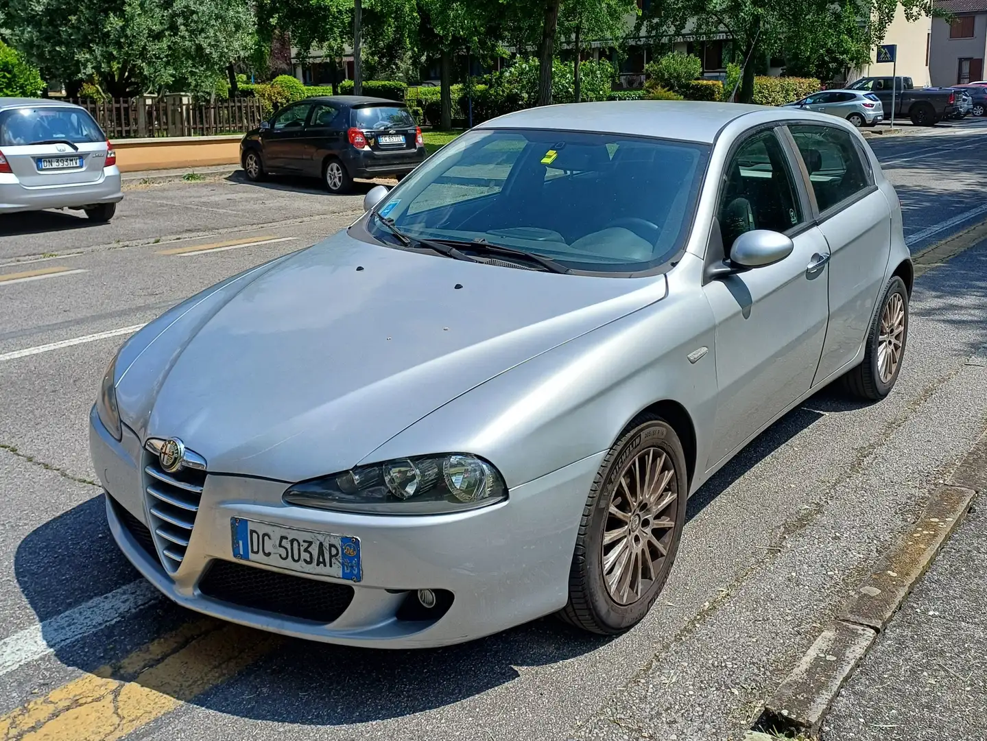 Alfa Romeo 147 1900 jtd Distinctive Grigio - 2