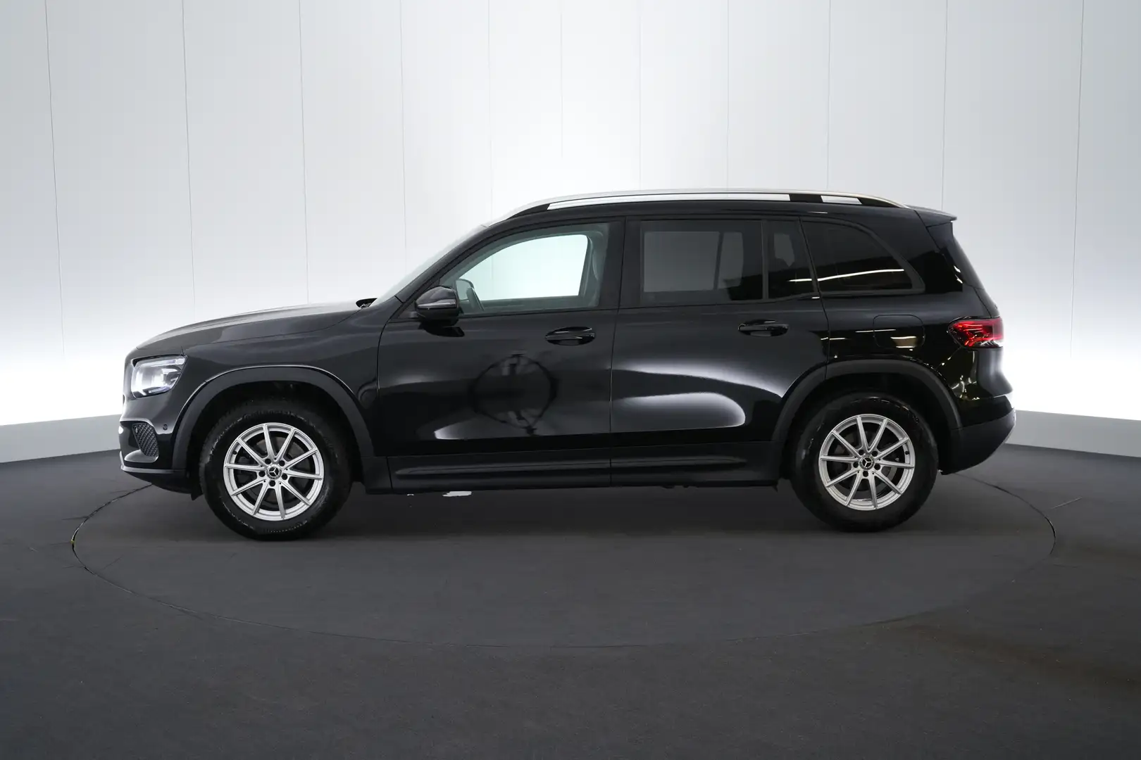 Mercedes-Benz GLB 200 AUT Business Solution LEDER/STOF LED GPS PDC CAM C Zwart - 2