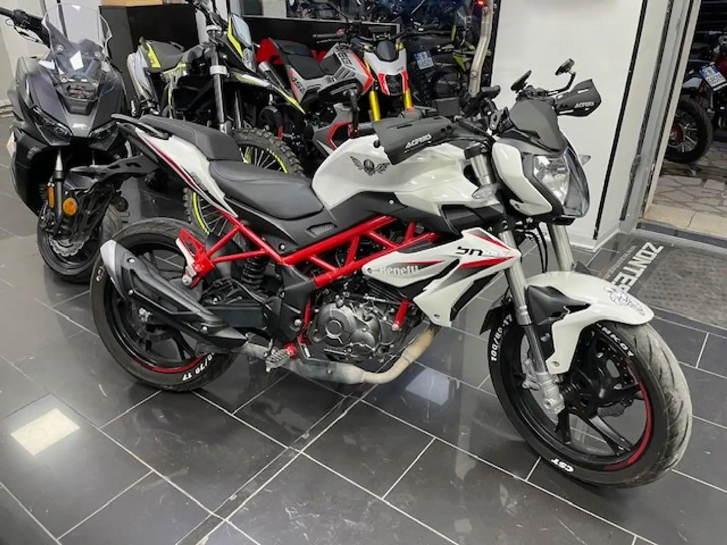 Benelli BN 125 benelli bn 125 Bianco - 1