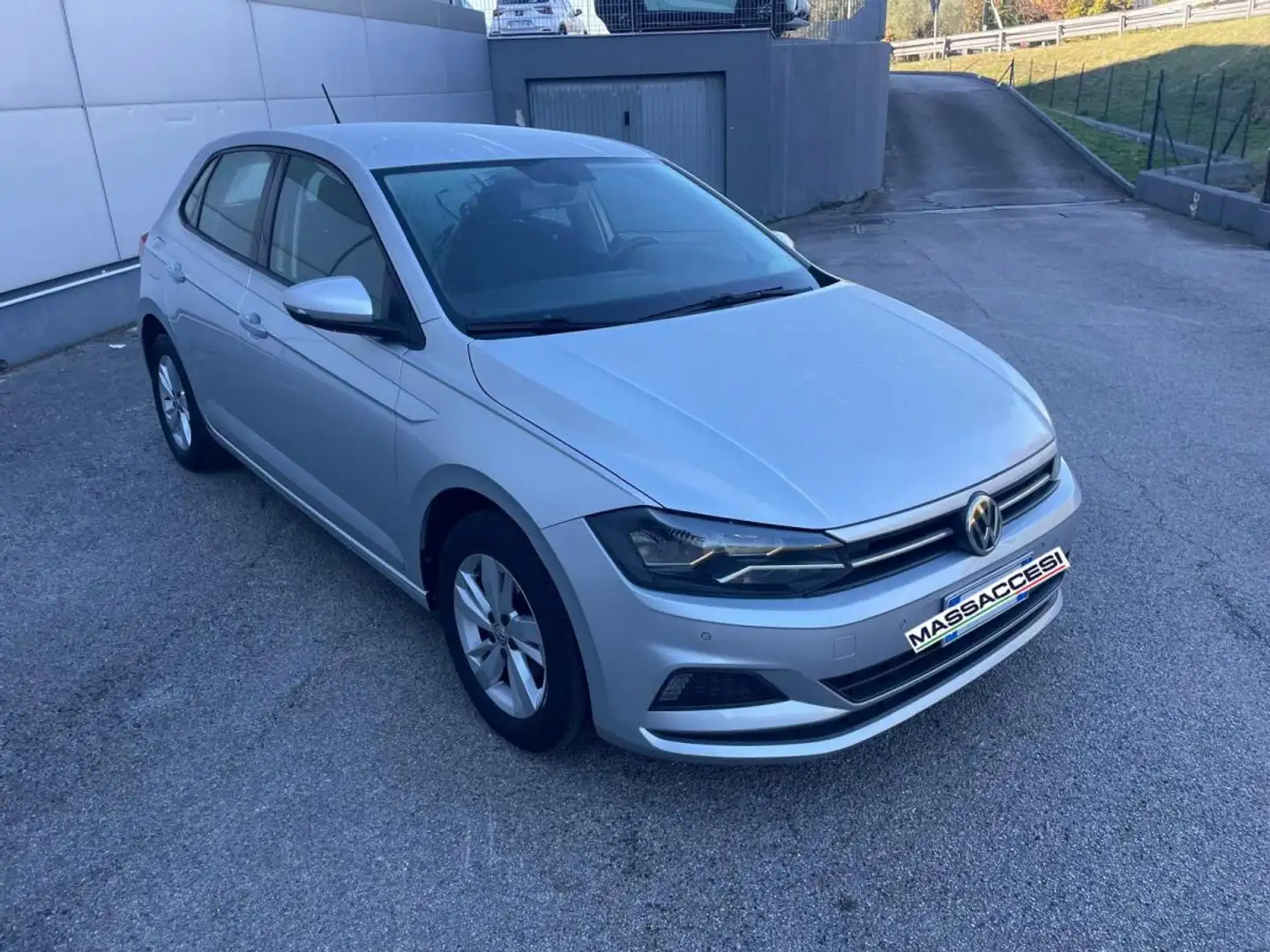 Volkswagen Polo 1.0 MPI 5p. Comfortline Silber - 1