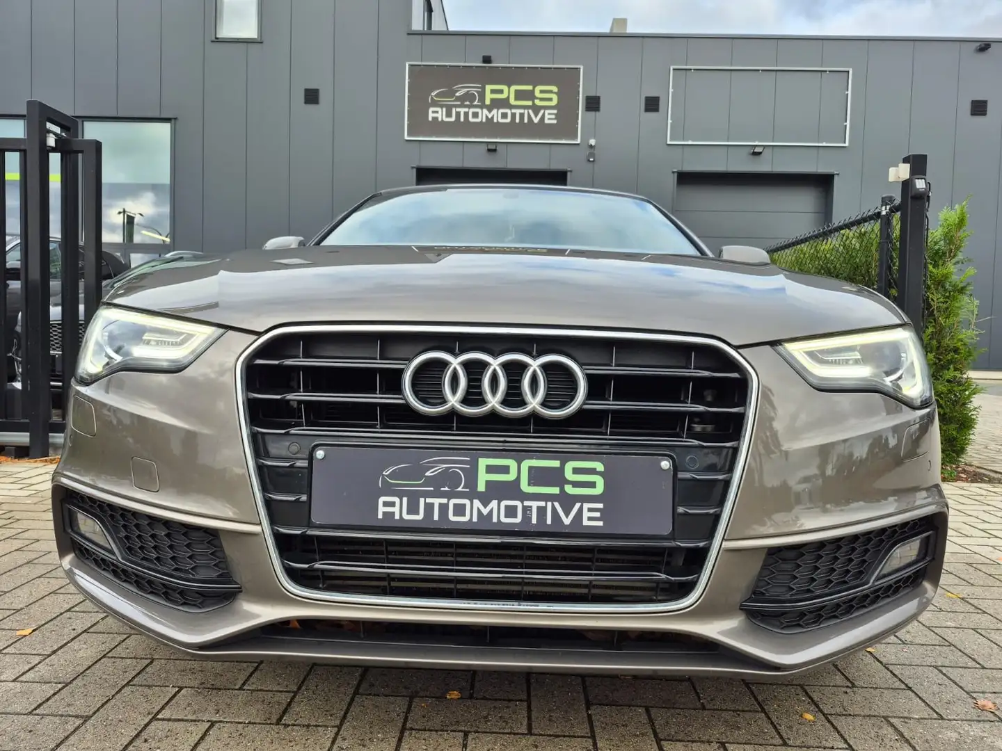 Audi A5 Cabrio S-Line 1.8 TFSI / 88.000 km / 1e eigenaar Braun - 2
