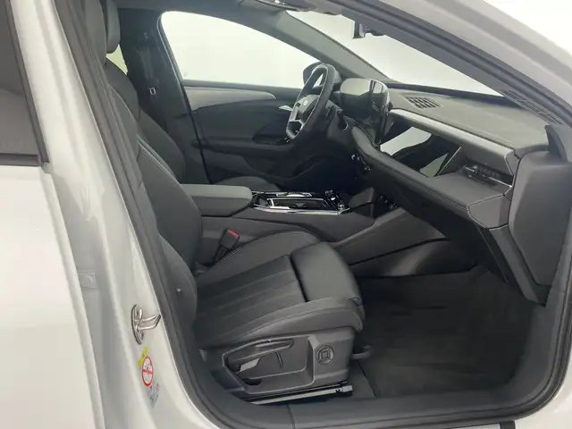 Audi A6 view 10