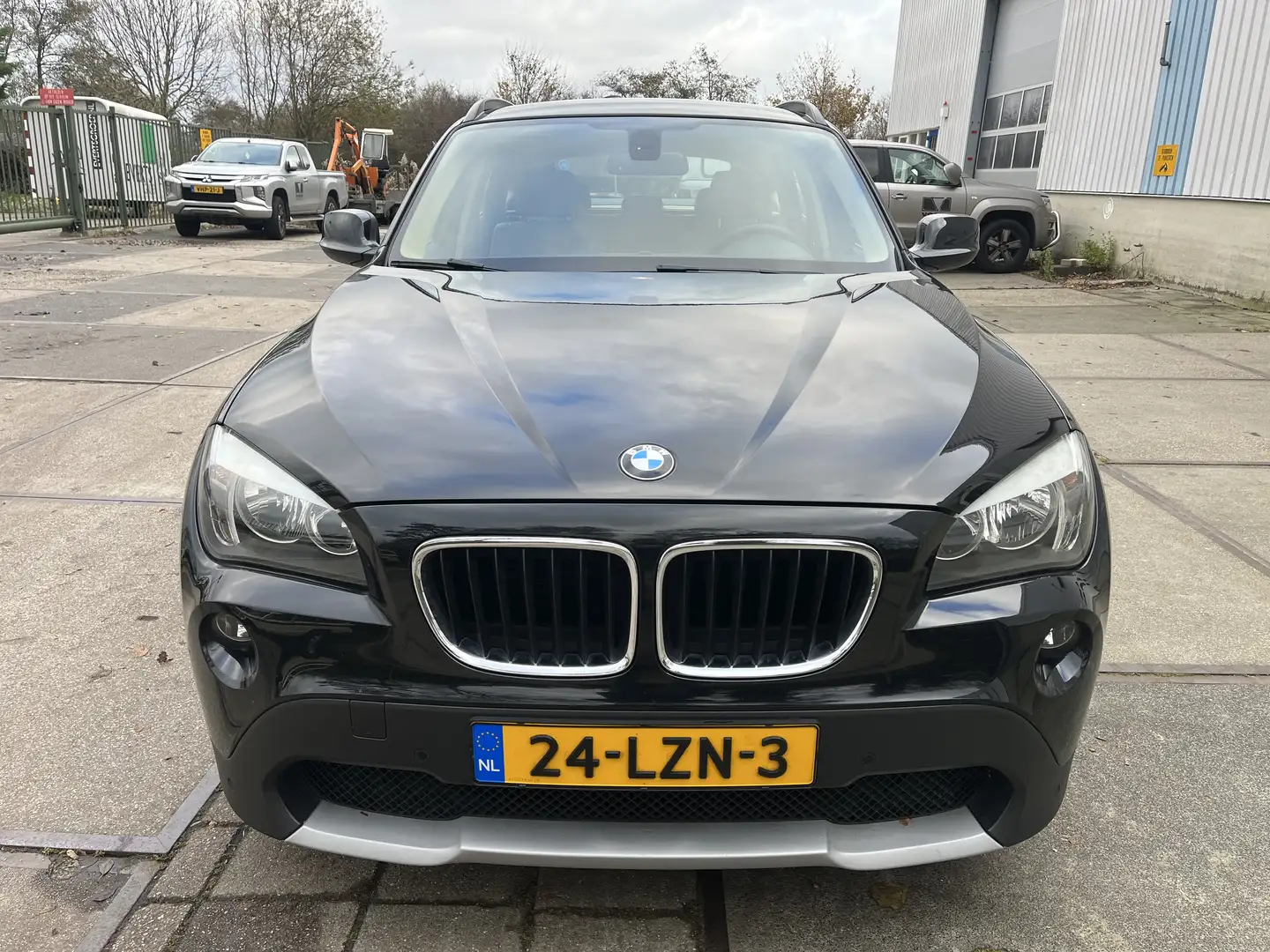 BMW X1 sDrive18i Exec. cruise trekhaak Zwart - 2