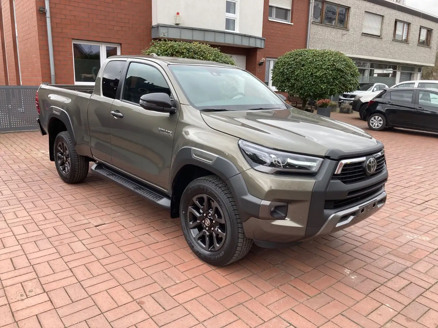 Toyota Hilux INVINCIBLE Extra Cab 2,8,Autom,360,MJ:2025 - 2