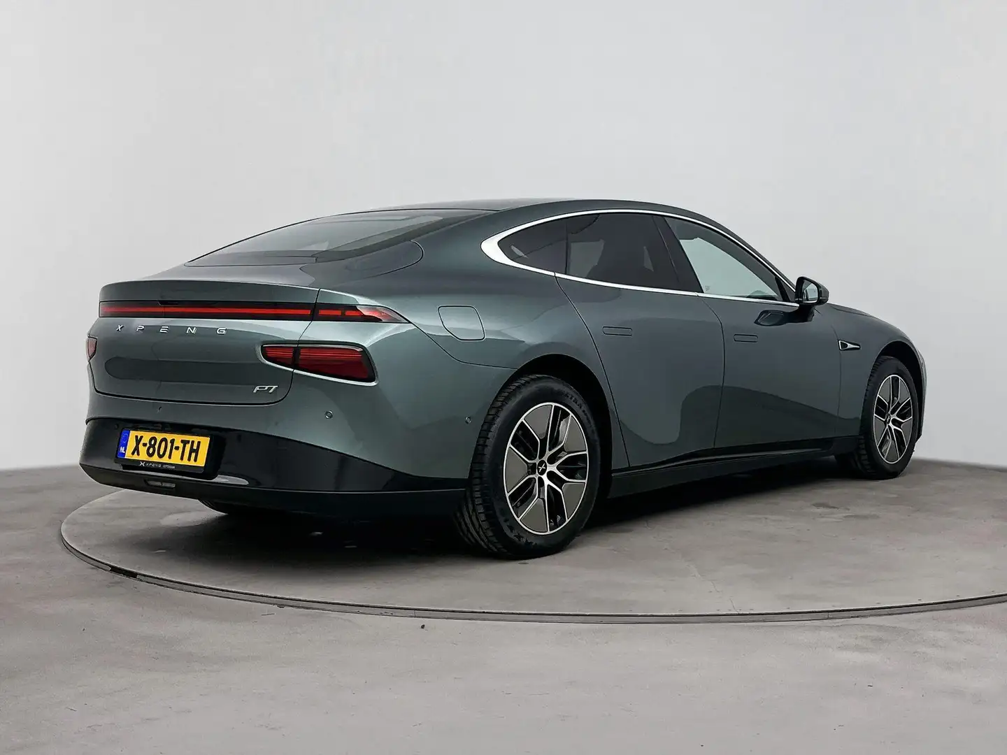 Xpeng P7 RWD Long Range 86 kWh Premium Pack Verde - 2