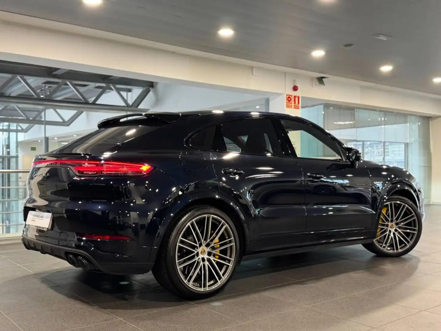 Porsche Cayenne Turbo S E-Hybrid Coupé Aut. Azul - 2