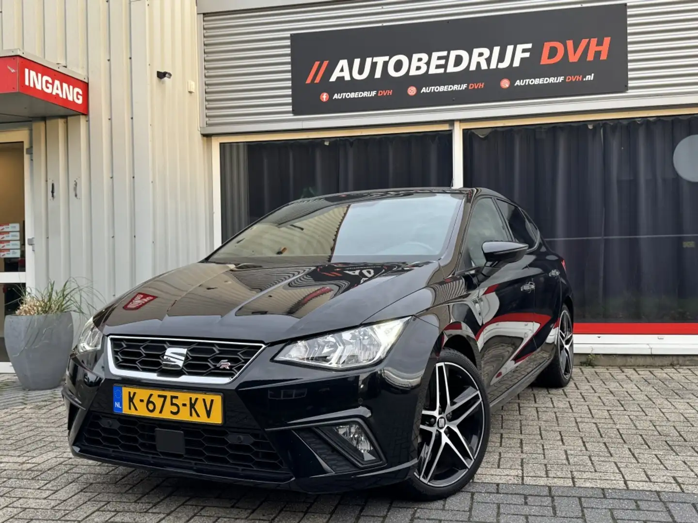 SEAT Ibiza 1.0 TSI FR | CAMERA | CRUISE | TREKHAAK | NAP | Zwart - 1