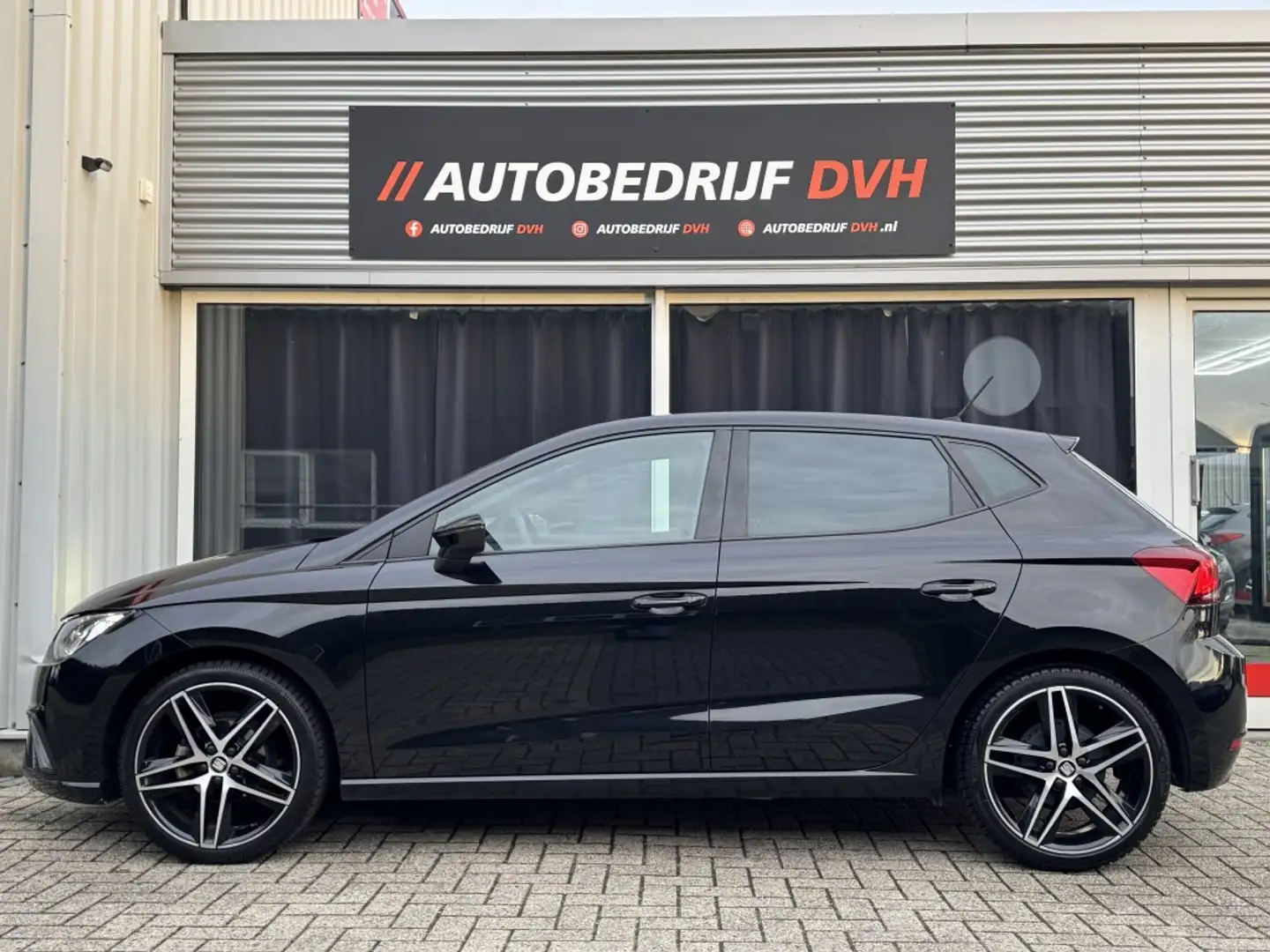 SEAT Ibiza 1.0 TSI FR | CAMERA | CRUISE | TREKHAAK | NAP | Zwart - 2