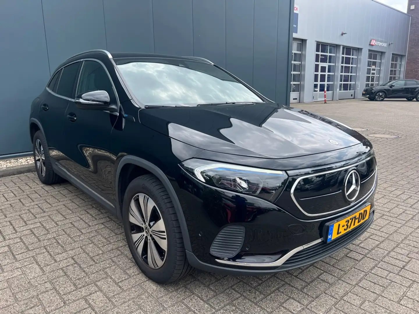 Mercedes-Benz EQA 250 190pk Business Solution Luxury Zwart - 2