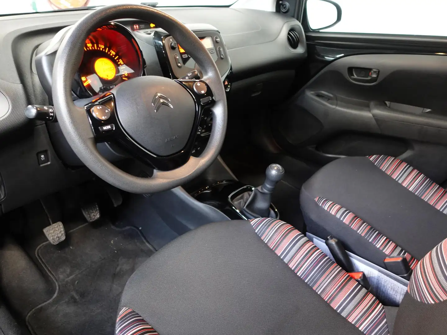 Citroen C1 1.0 VTi Feel 5-drs | Airco | Bluetooth | Led | DAB Zwart - 2