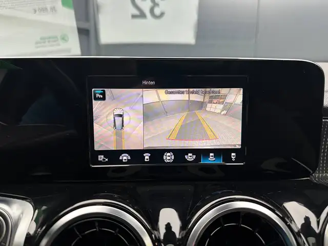 Mercedes-Benz GLB view 22