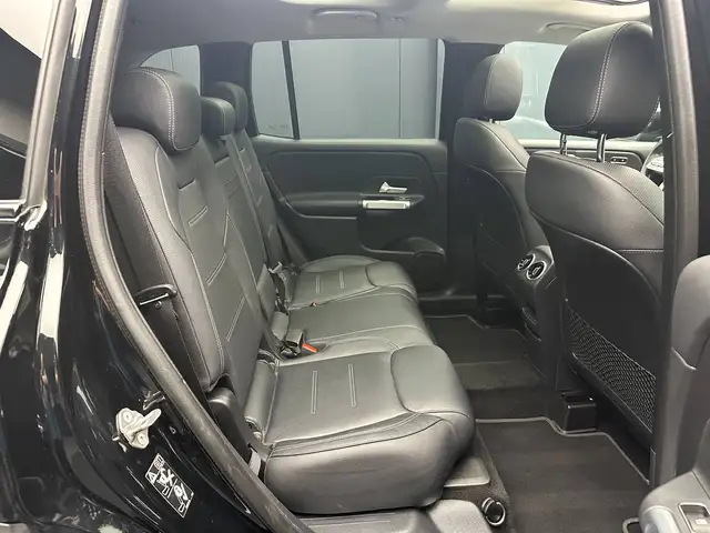 Mercedes-Benz GLB view 28