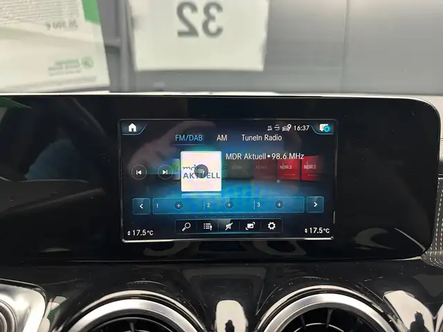 Mercedes-Benz GLB view 24