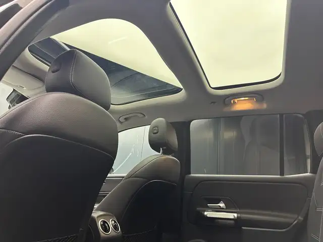 Mercedes-Benz GLB view 17