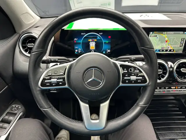 Mercedes-Benz GLB view 18