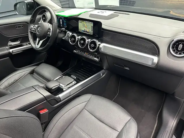 Mercedes-Benz 220 view 12