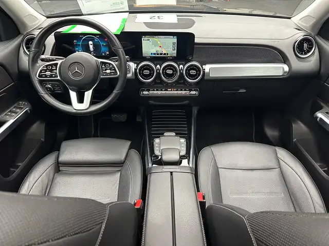 Mercedes-Benz 220 view 13