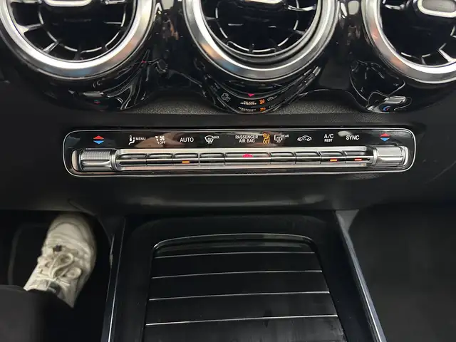 Mercedes-Benz GLB view 21