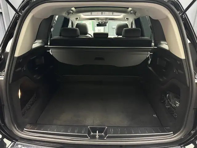 Mercedes-Benz GLB view 29