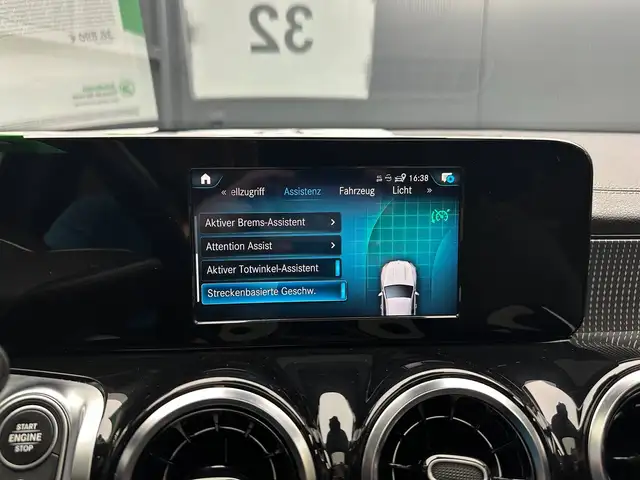 Mercedes-Benz GLB view 27