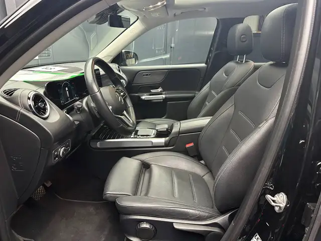 Mercedes-Benz 220 view 15