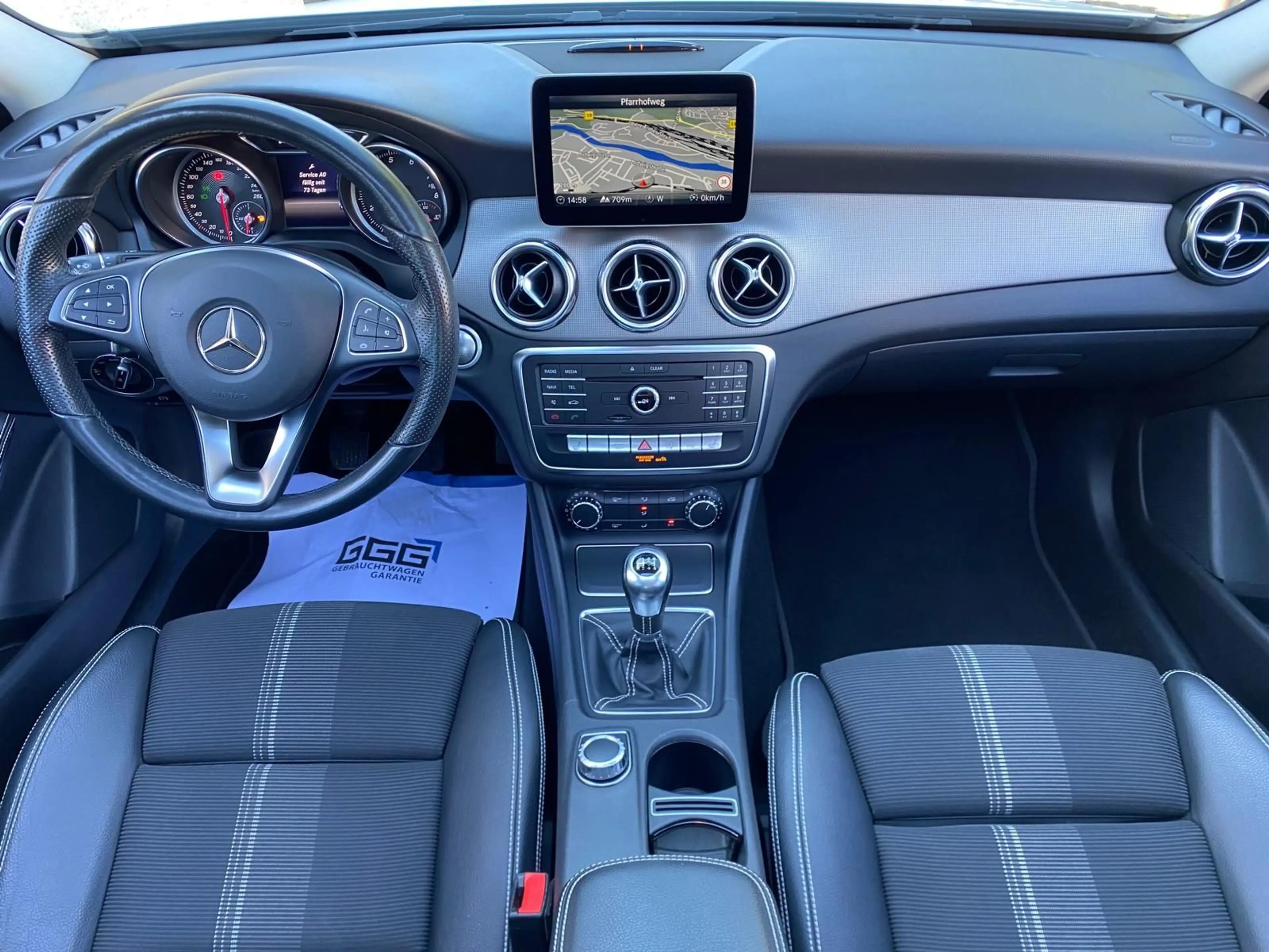 Mercedes-Benz GLA 180 *Navi*Pano*PDC*LED*SHZ* — photo 8