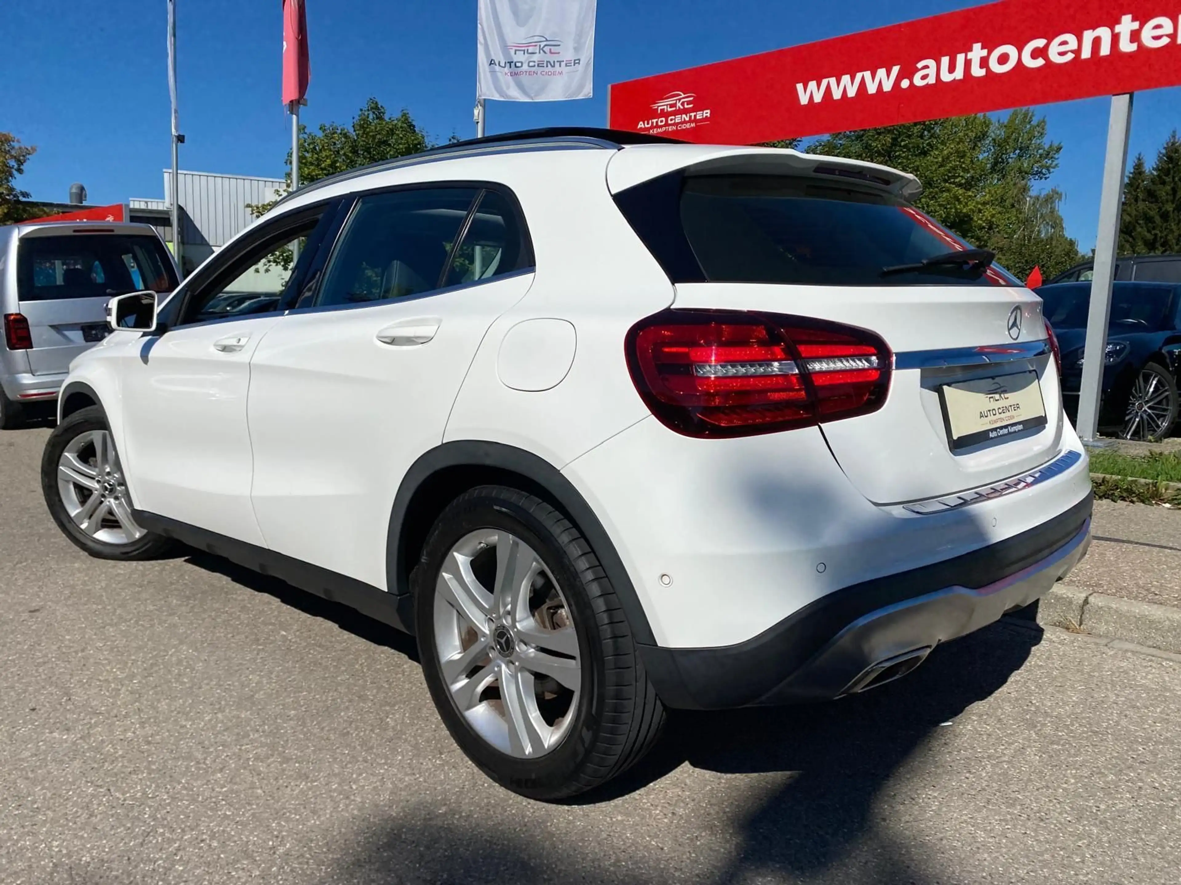 Mercedes-Benz GLA 180 *Navi*Pano*PDC*LED*SHZ* — photo 7