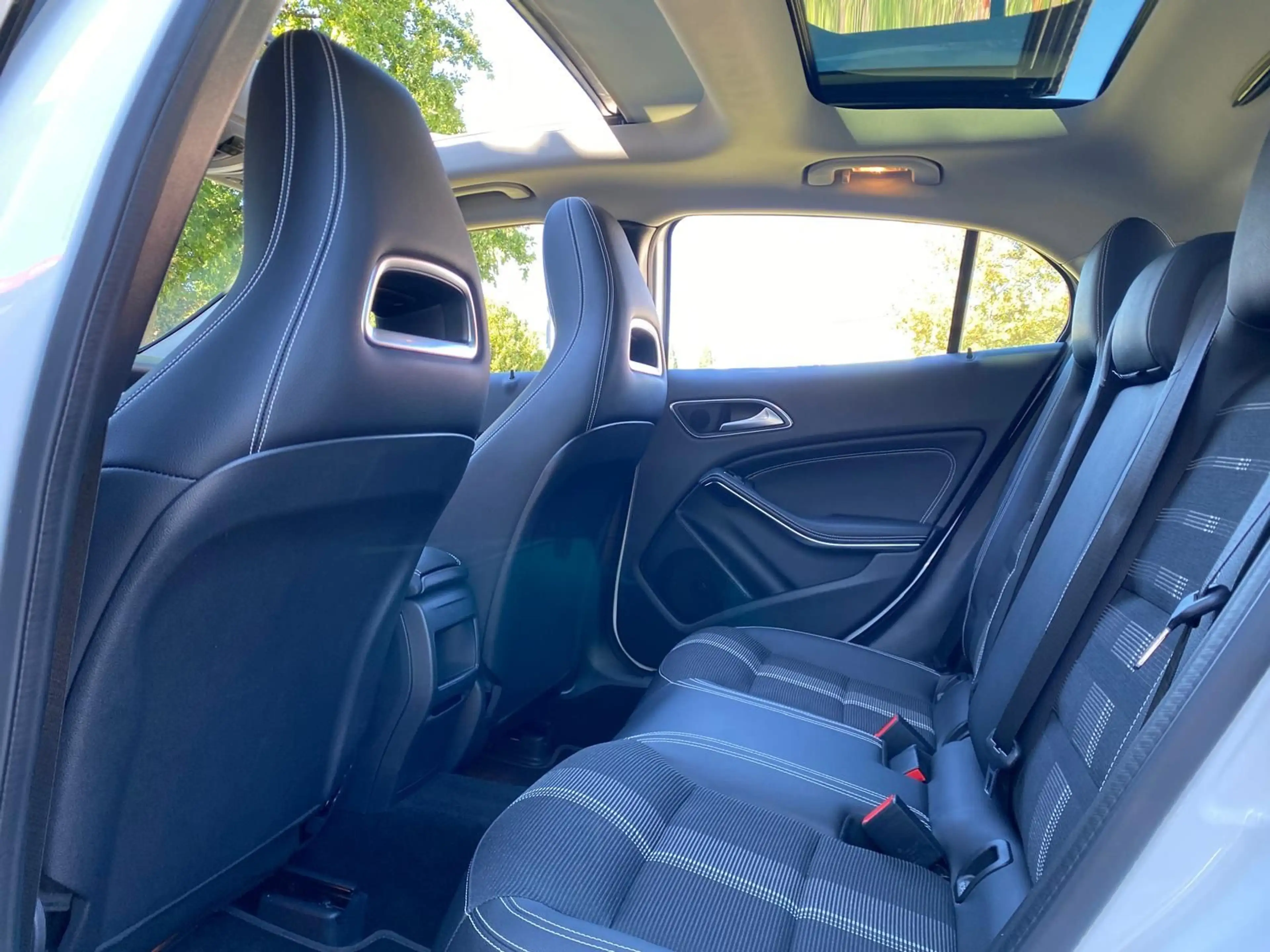 Mercedes-Benz GLA 180 *Navi*Pano*PDC*LED*SHZ* — photo 11