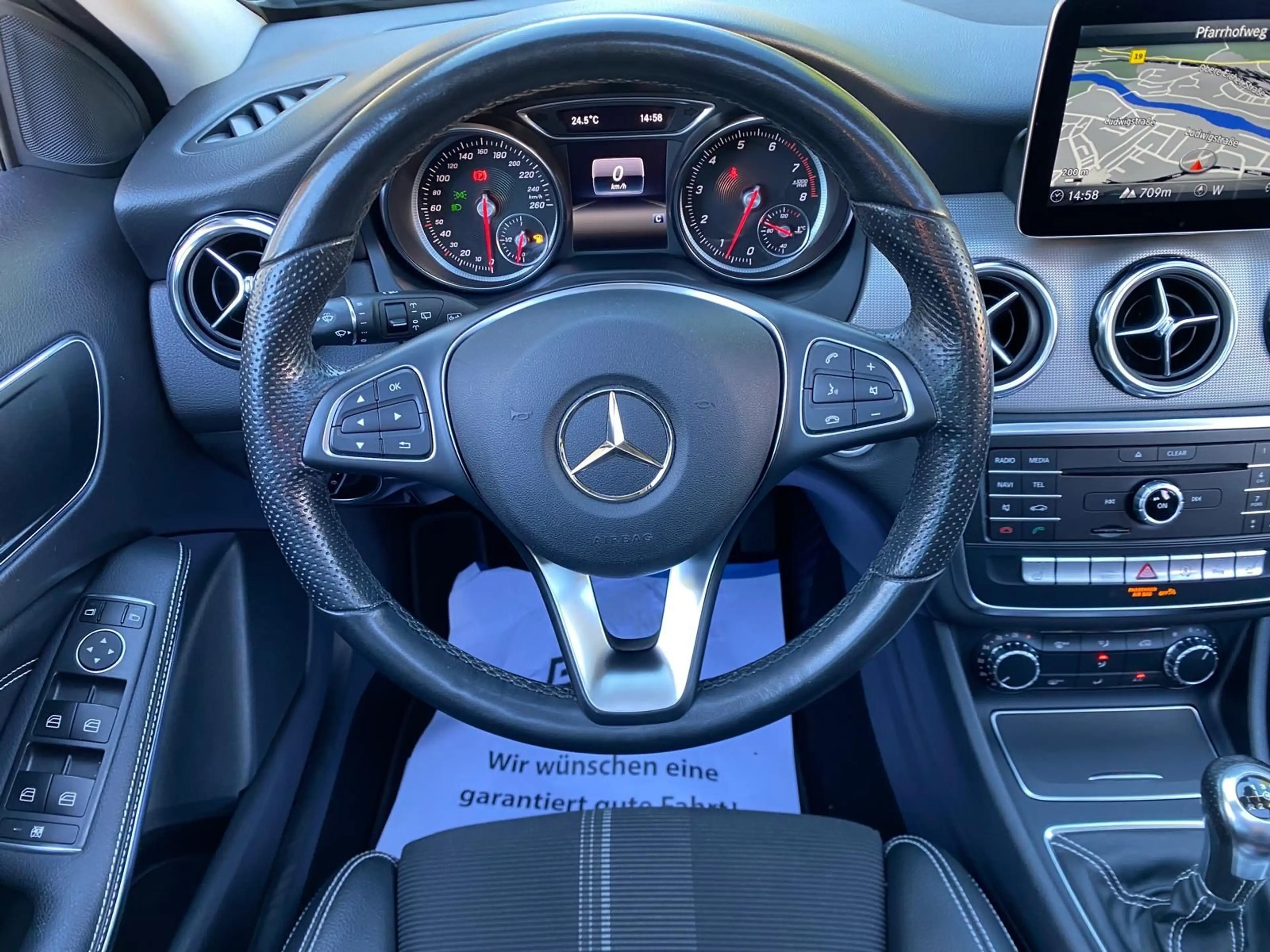Mercedes-Benz GLA 180 *Navi*Pano*PDC*LED*SHZ* — photo 9