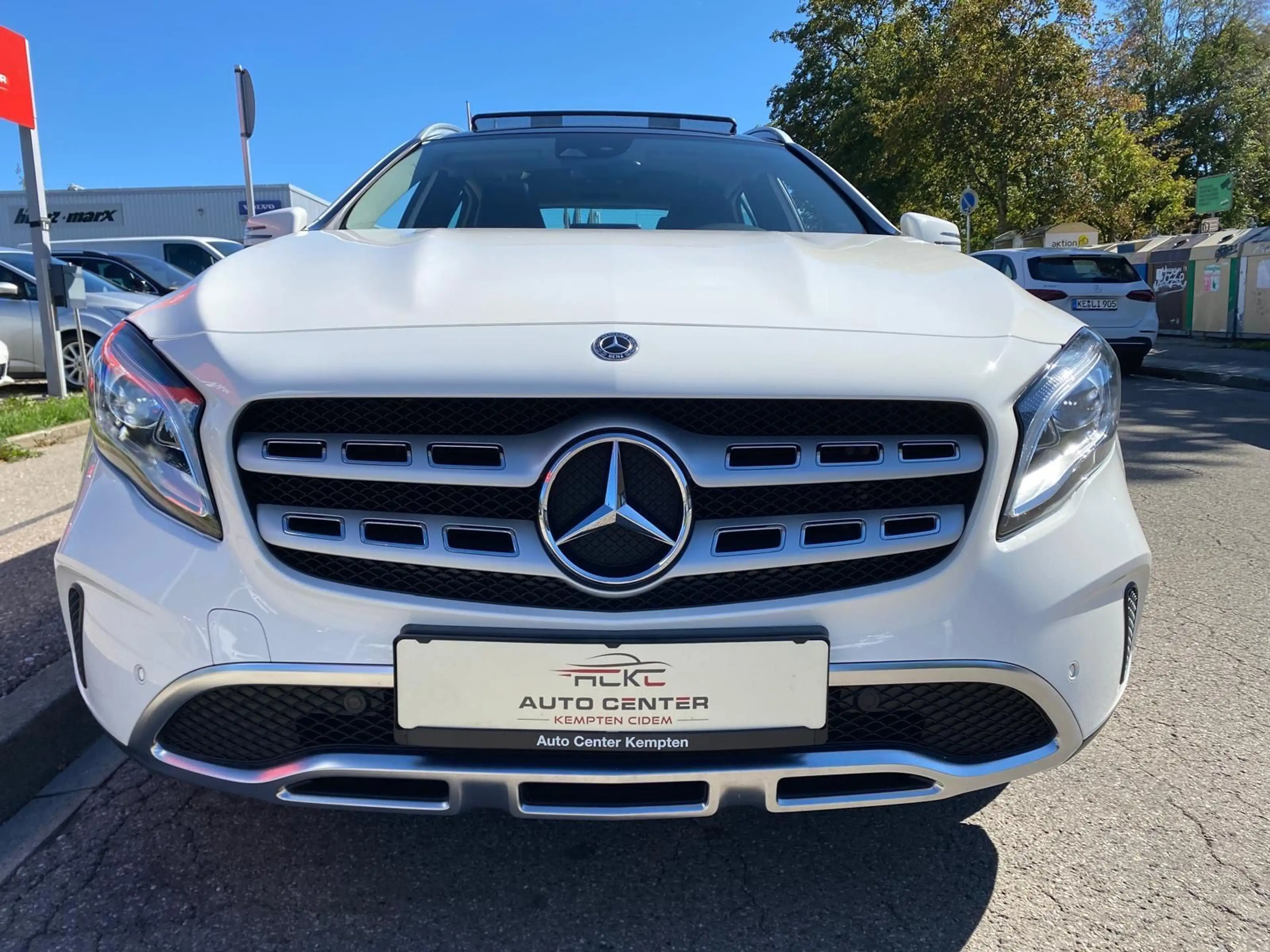 Mercedes-Benz GLA 180 *Navi*Pano*PDC*LED*SHZ* — photo 2