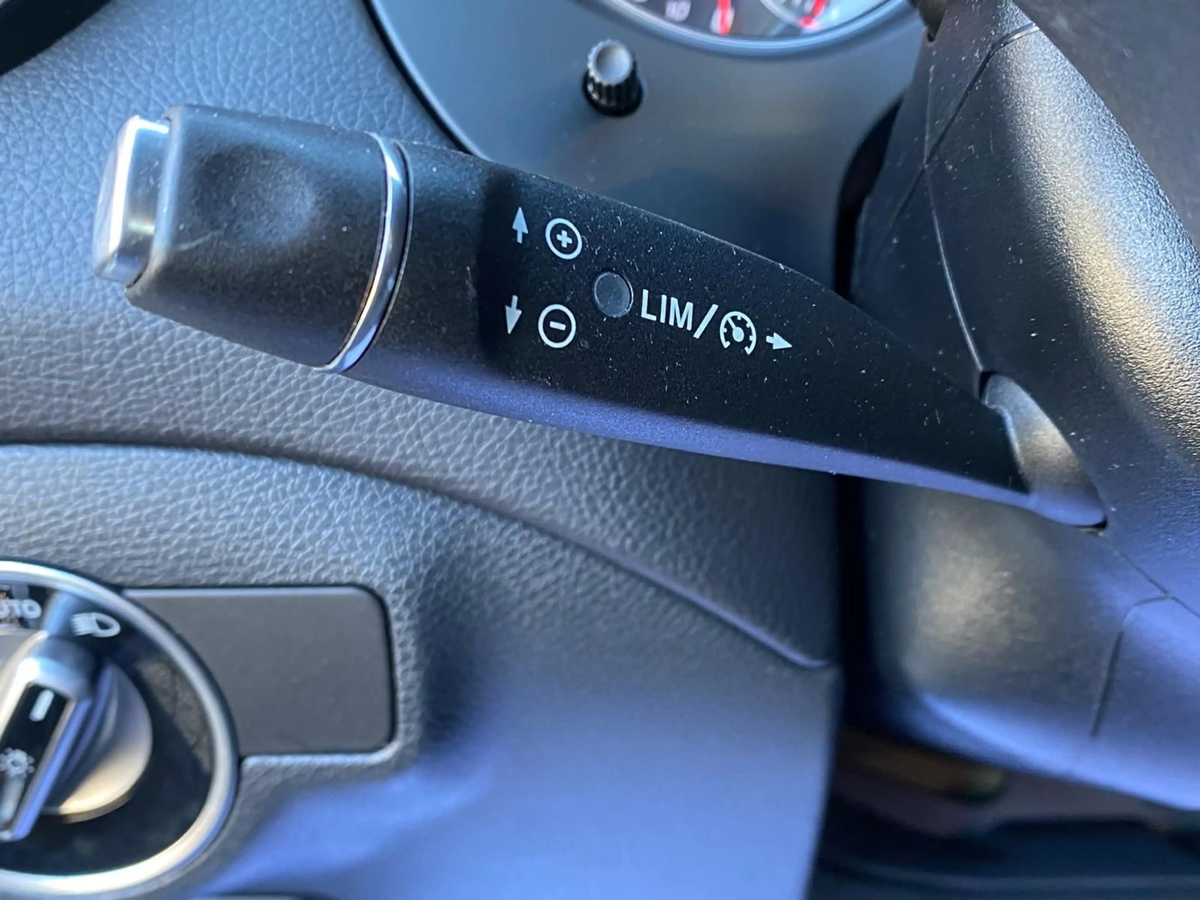 Mercedes-Benz GLA 180 *Navi*Pano*PDC*LED*SHZ* — photo 14