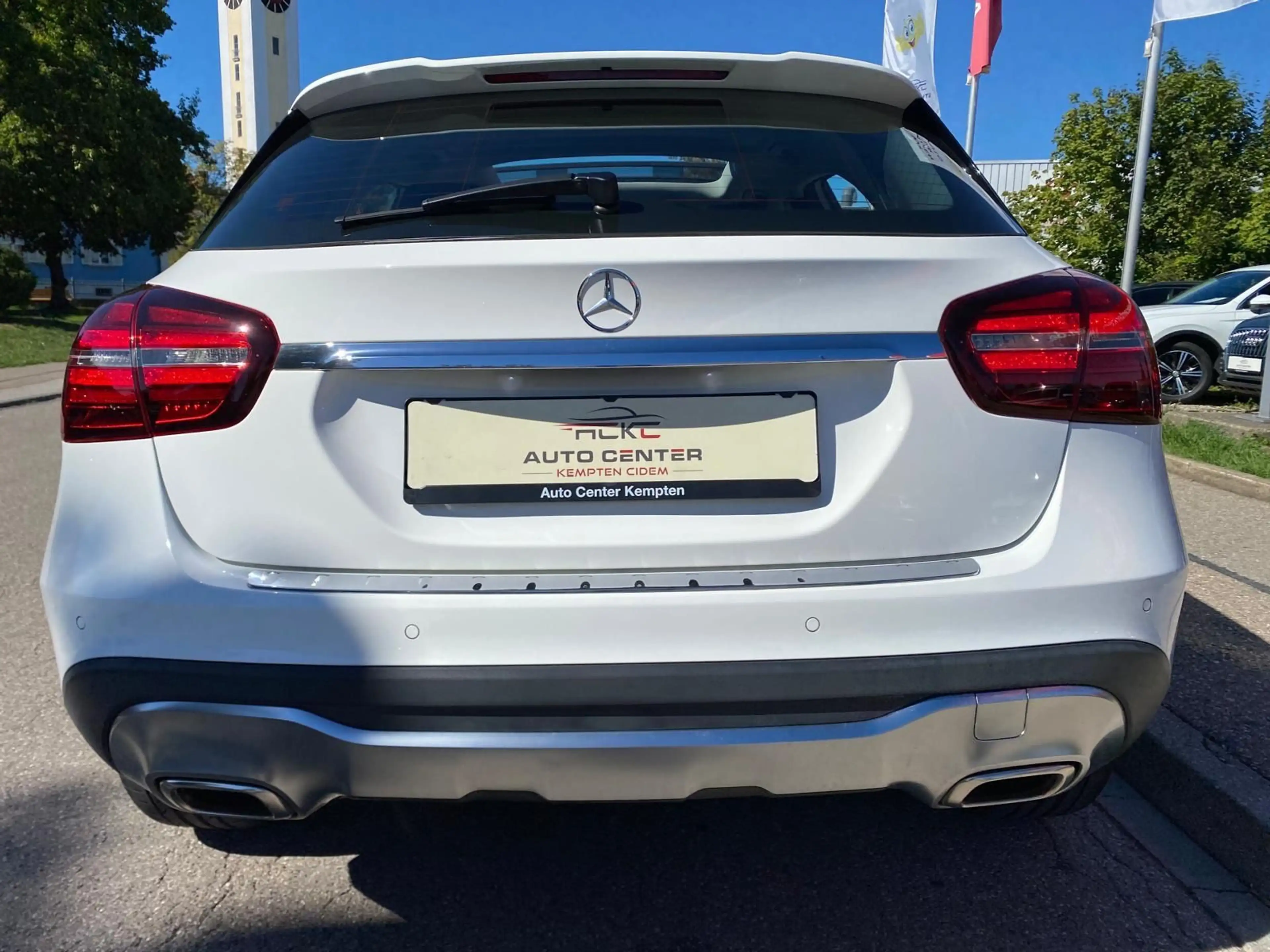 Mercedes-Benz GLA 180 *Navi*Pano*PDC*LED*SHZ* — photo 6