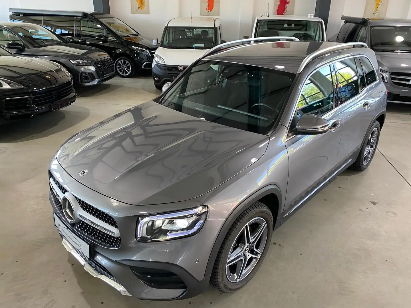 Mercedes-Benz GLB 180 d AMG/MBUX-HighEnd/LED-High/´19/SH/ Šedá - 2