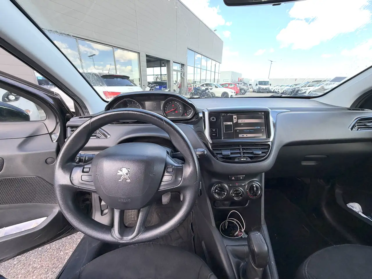 Peugeot 208 208 — photo 3