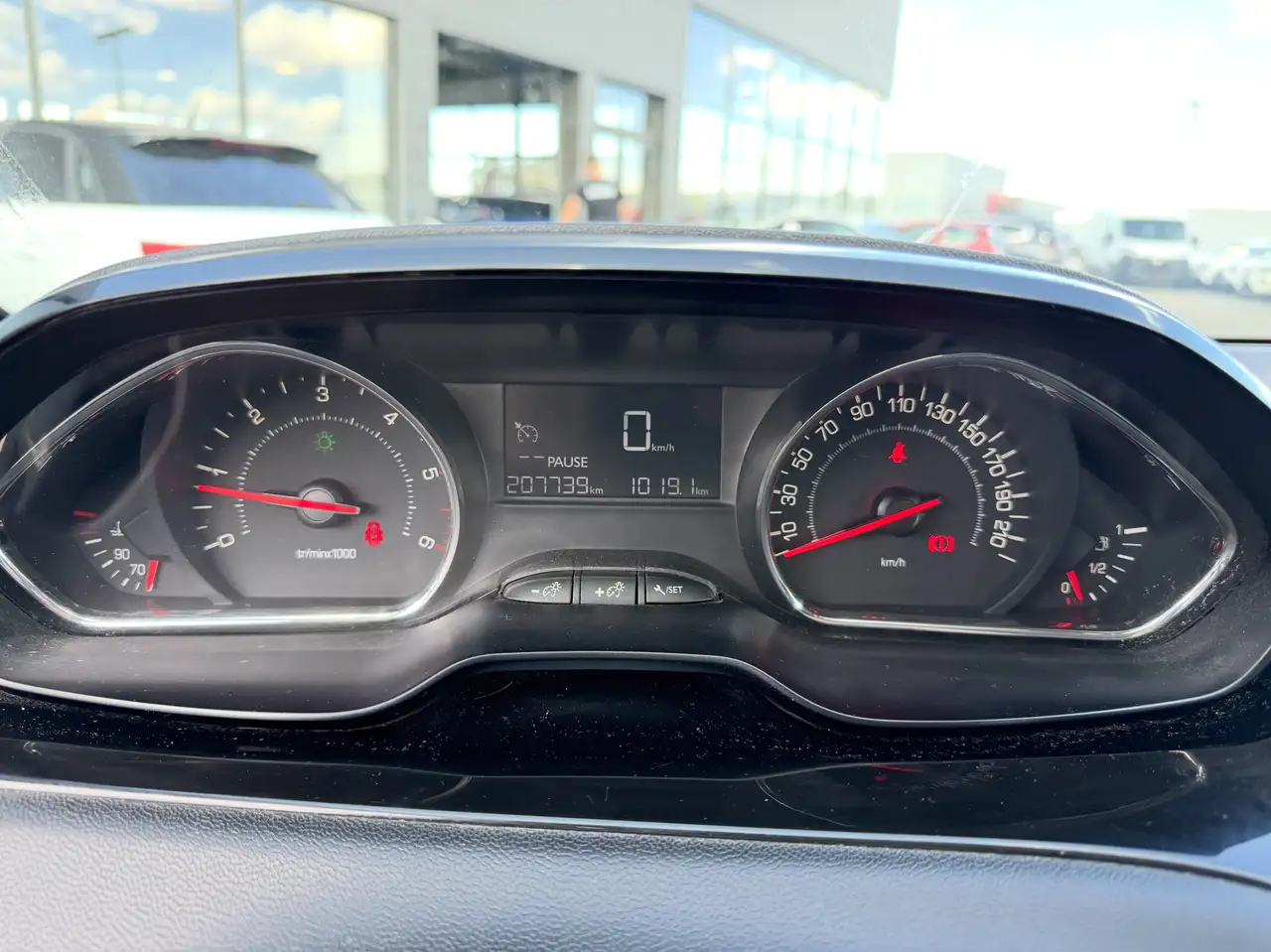 Peugeot 208 208 — photo 4
