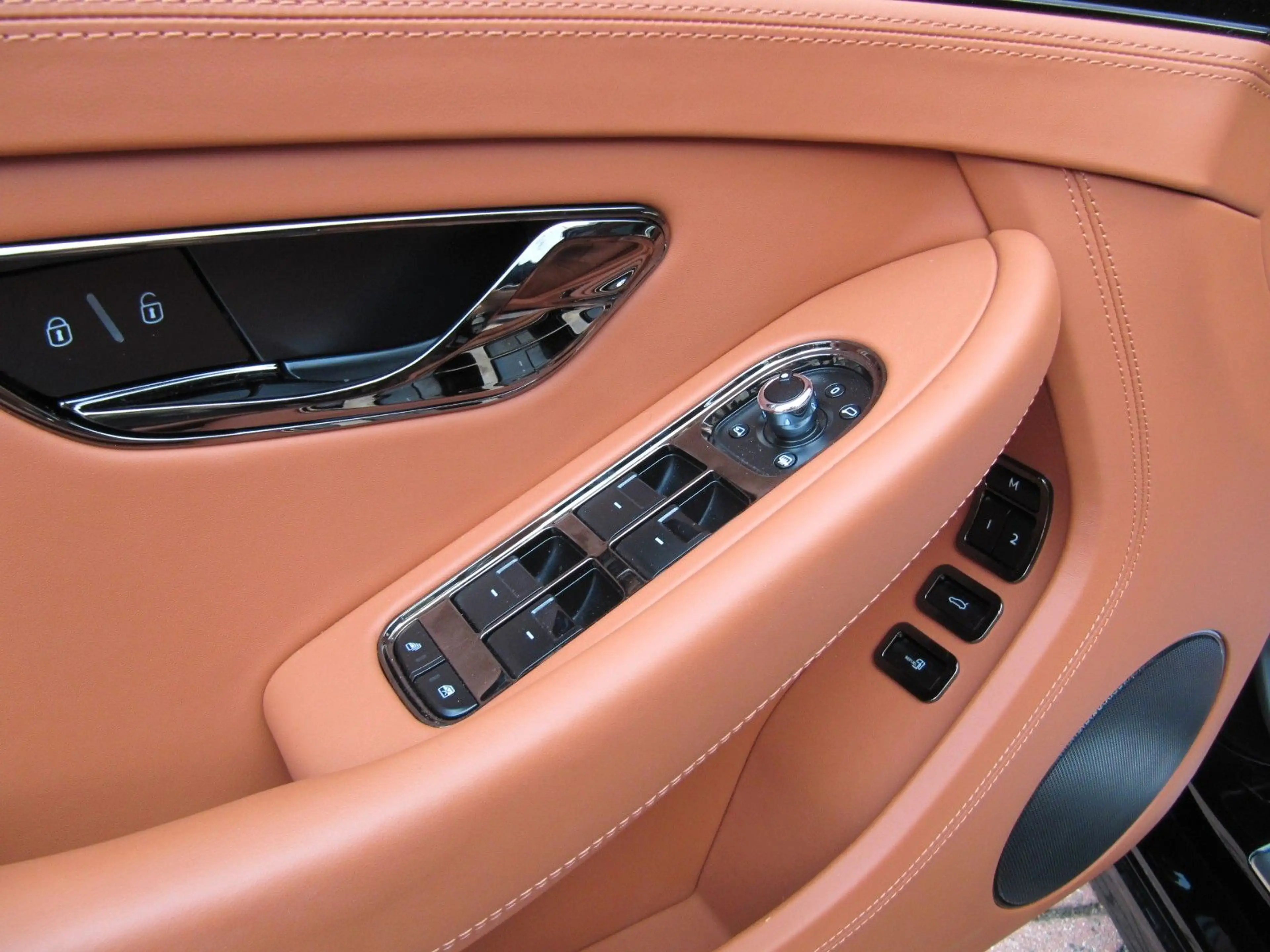 Bentley Continental GT V8 PANORAMA — photo 12