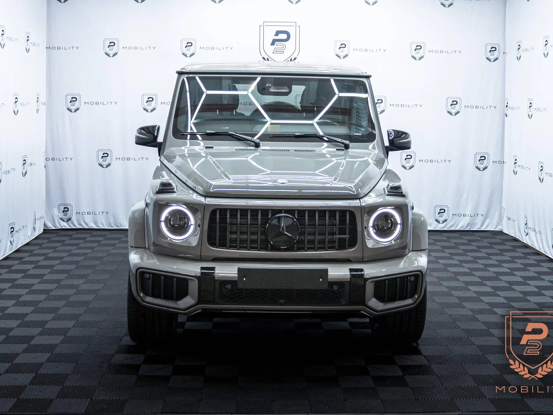 벤츠 G-Class G 63 AMG 2026 건메탈 사진 3