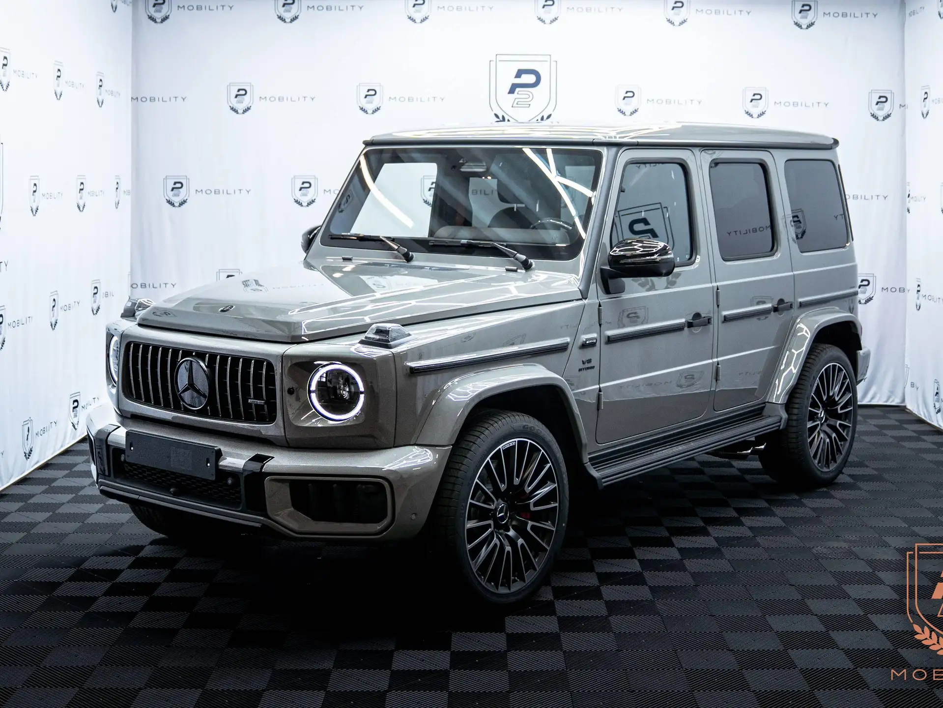 벤츠 G-Class G 63 AMG 2026 건메탈 사진 2