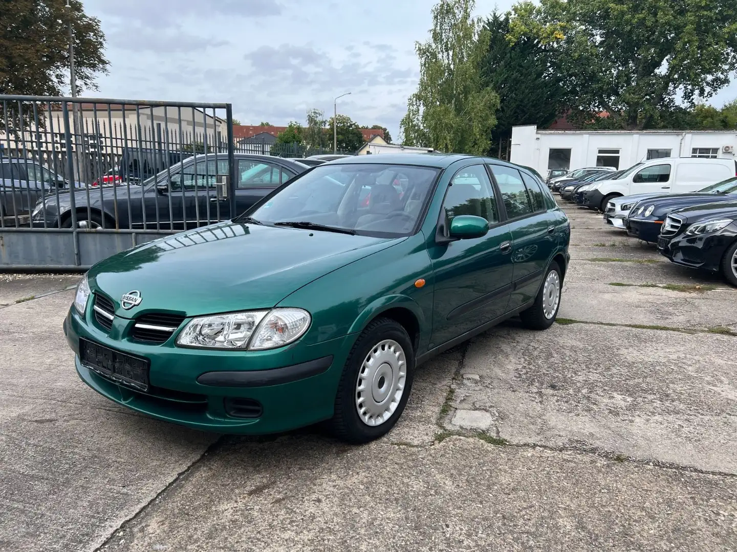 Nissan Almera 1.5, TÜV, Service Grün - 2