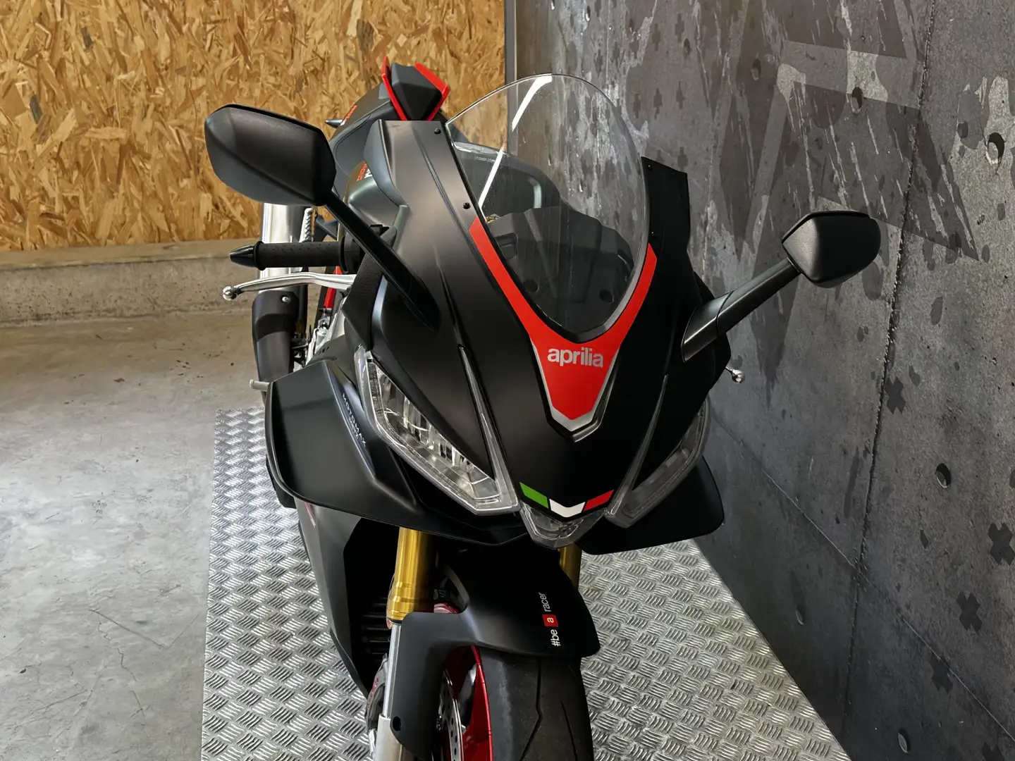 Aprilia RSV4 Noir - 2